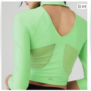ALO Yoga Airlift Archer Top Ultramint